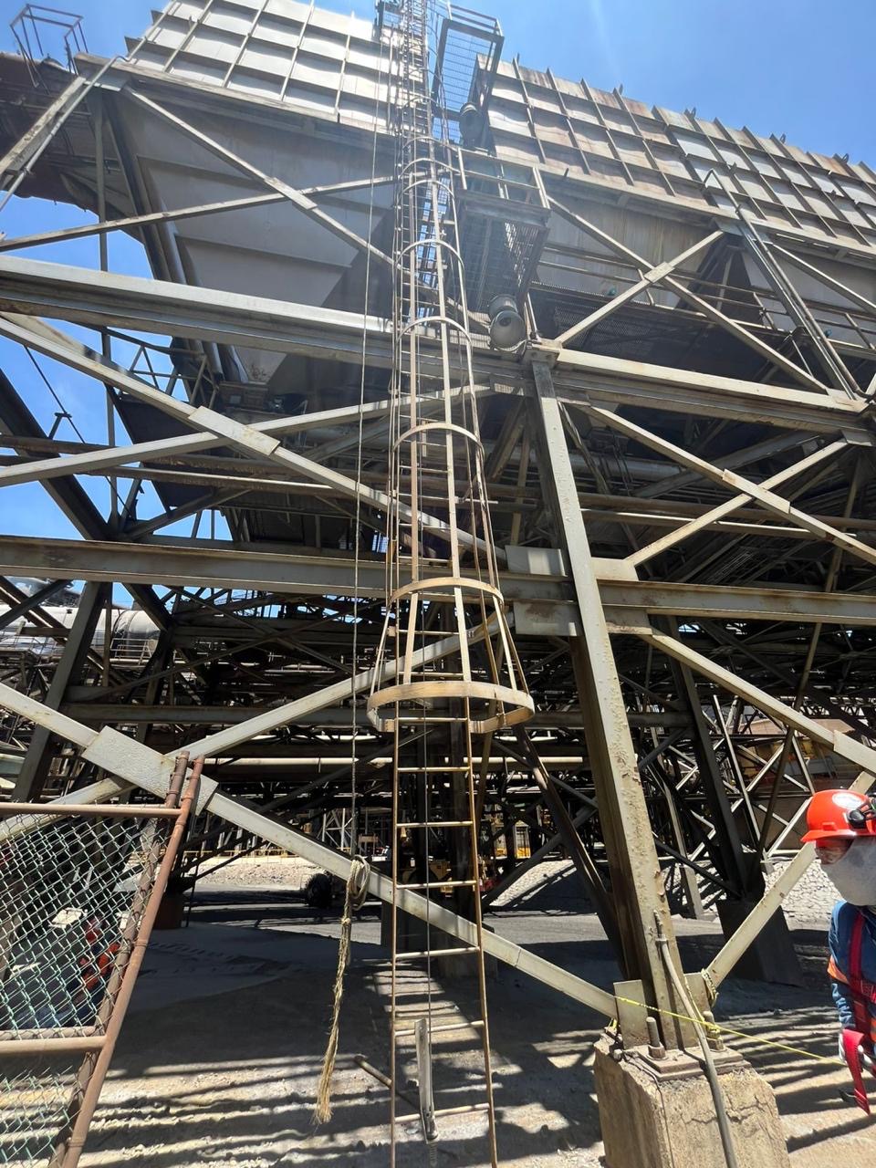 Instalación eléctrica de la subestación en Nacozari, Sonora